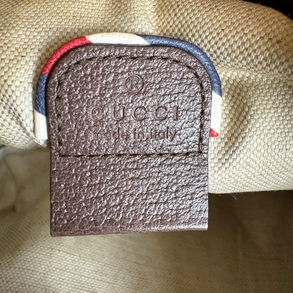 GUCCI COURIER ZIP BUM BAG WITH APPLIQUÉS - Picture 13 of 16